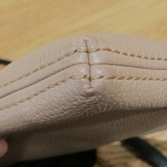 KATE SPADE NEW YORK jackson gabriele crossbody bag zip tan white leather 8x10 - Picture 9 of 16